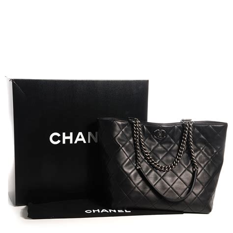 chanel shopper with chain